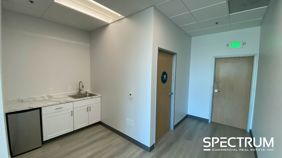 More Photos Of 28280-28288 Alta Vista Ave, Valencia Distribution For Lease