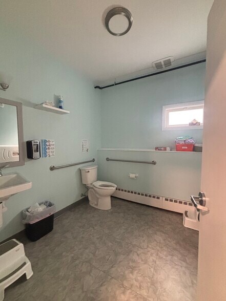 More Photos Of 41 Wendell Ave, Pittsfield Specialty For Sale