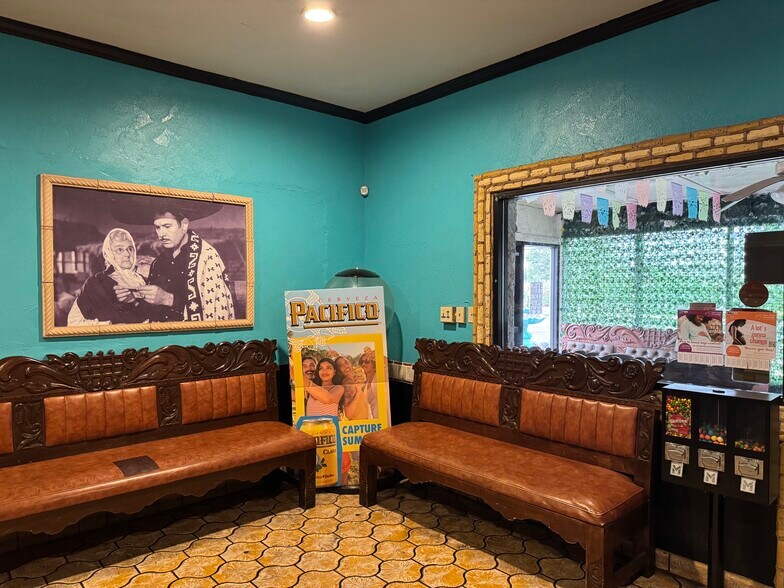 More Photos Of 2490 Fair St, Chico Restaurant For Lease
