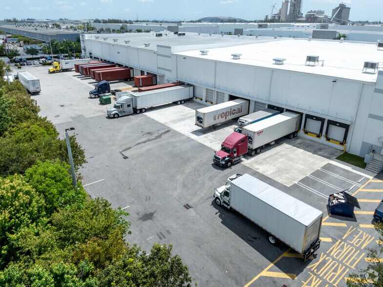 More Photos Of 11305 NW 122nd St, Miami Refrigeration Cold Storage For Lease