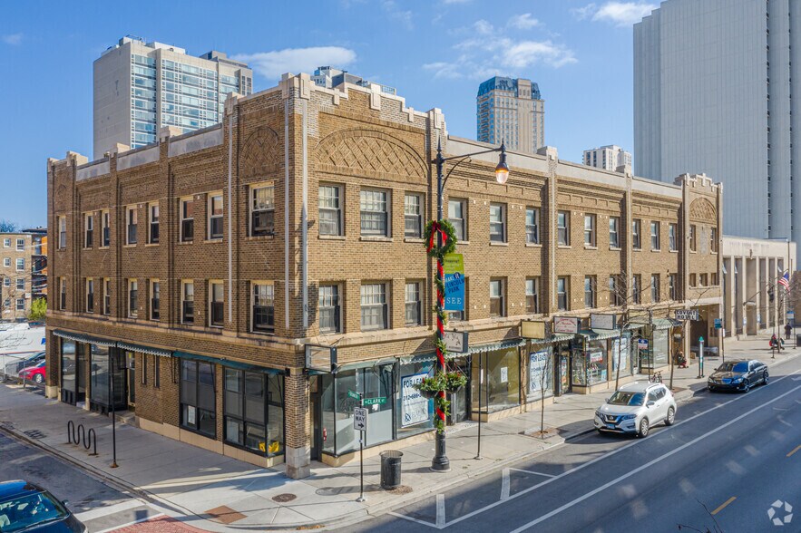 Primary Photo Of 2653 N Clark St, Chicago Apartments For Lease