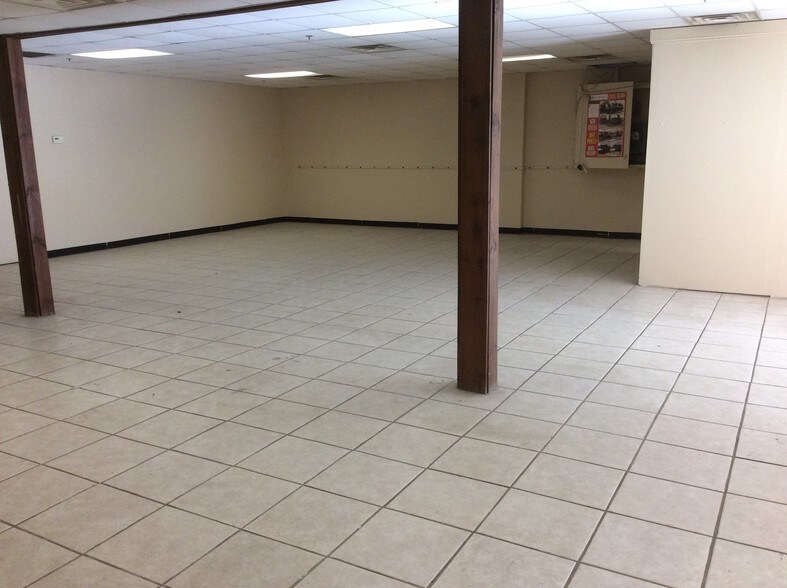 More Photos Of 24 Sheridan Ave, Clifton Warehouse For Sale