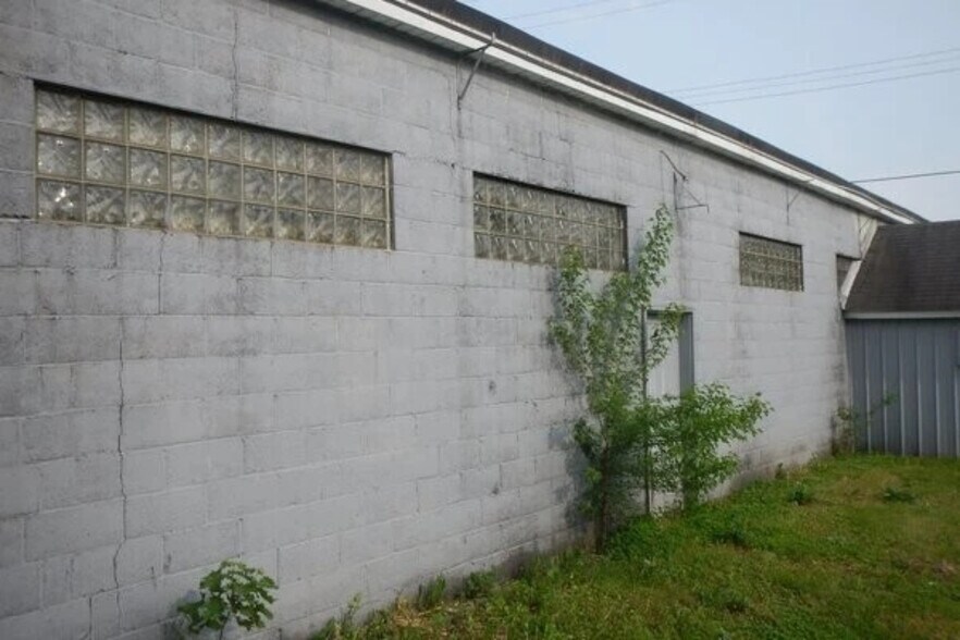 More Photos Of 4225 East St, Akron Office For Sale