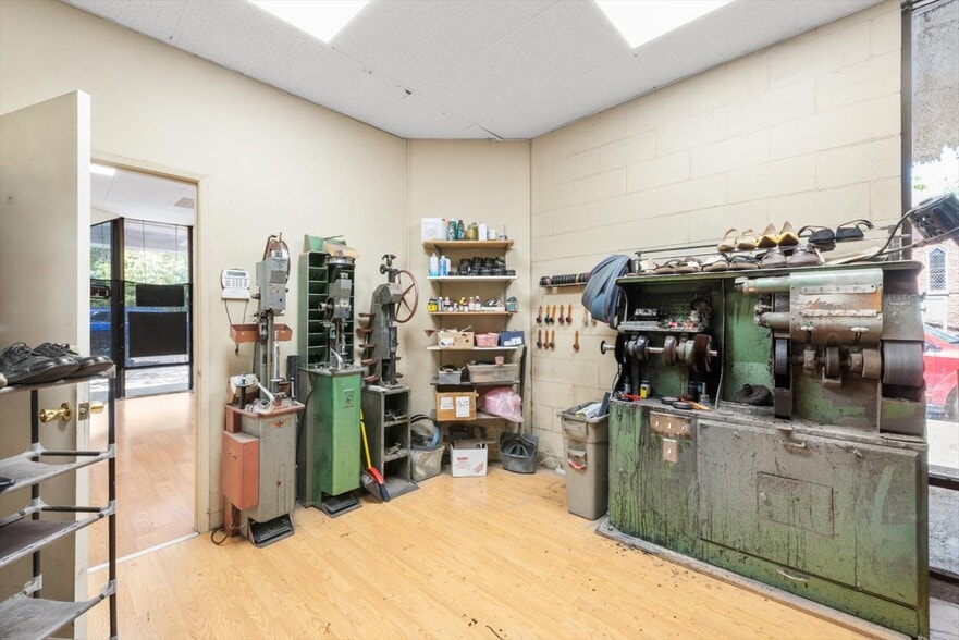 More Photos Of 945 Empire St, Fairfield Freestanding For Sale