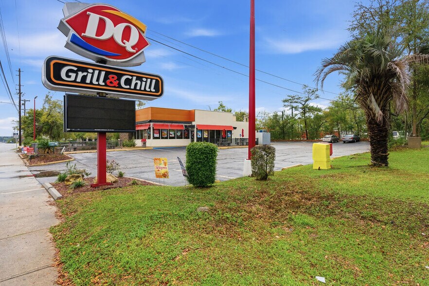 Primary Photo Of 2227 N Monroe St, Tallahassee Fast Food For Sale