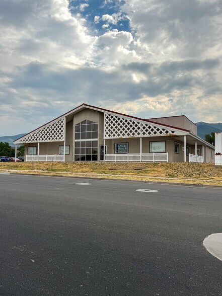 Primary Photo Of 286 N 400 W, Kaysville Restaurant For Lease