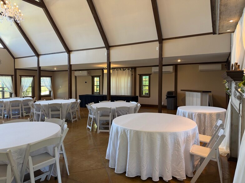More Photos Of 4950 S County Road 20, Ozark Freestanding For Sale