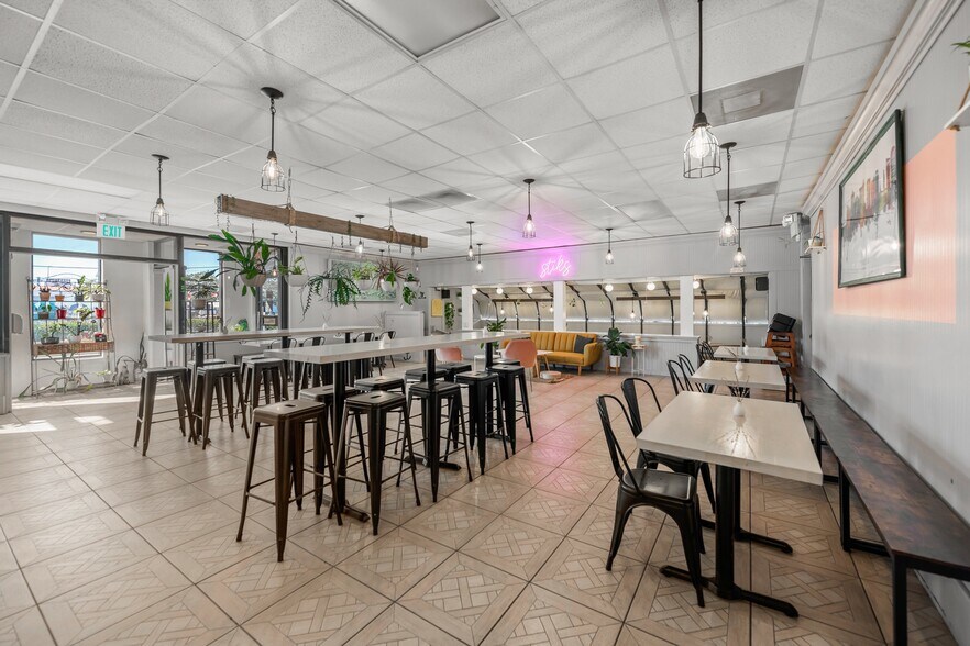 More Photos Of 4413 S Tamiami Trl, Sarasota Restaurant For Sale