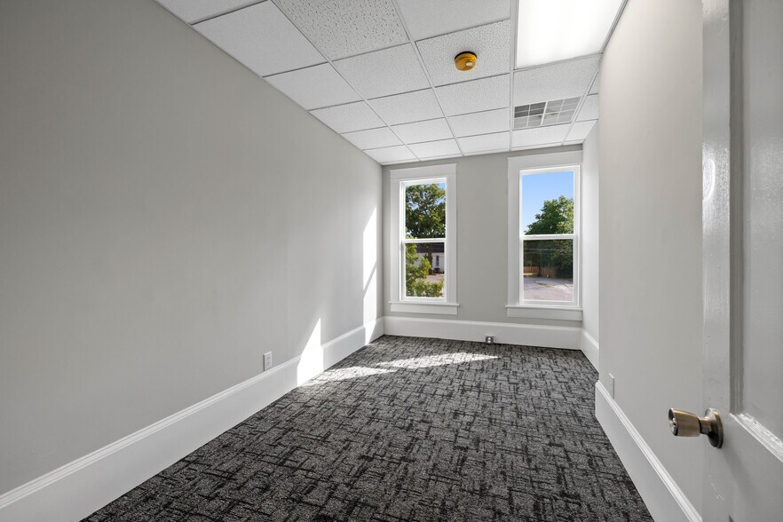 More Photos Of 504 W Broad St, Dunn Office For Sale