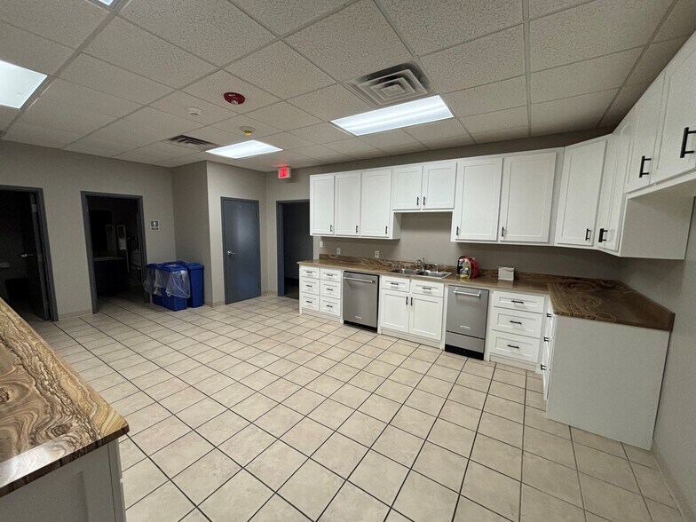 More Photos Of 7501 Jenny Lind Rd, Fort Smith Office For Sale