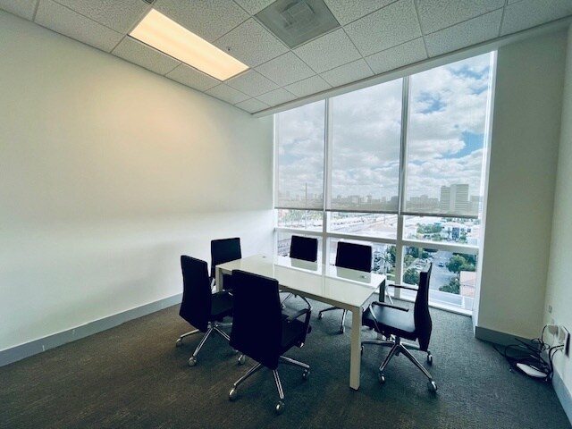 More Photos Of 20200 W Dixie Hwy, Aventura Medical For Lease
