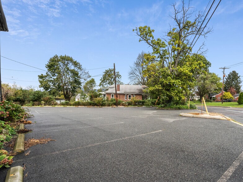 More Photos Of 1495 Farmington Ave, Pottstown General Retail For Sale