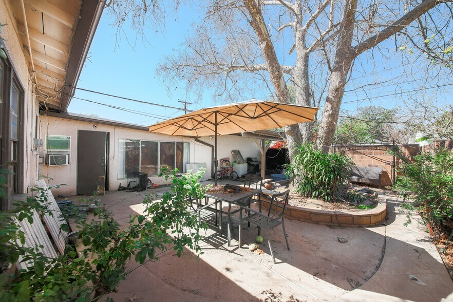 More Photos Of 5661 Kester Ave, Van Nuys Apartments For Sale