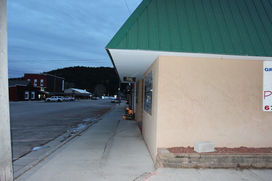 More Photos Of 47 N 6th St, Custer Flex For Sale