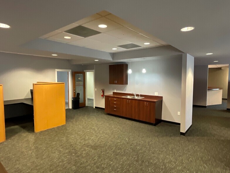 More Photos Of 930 Thomasville Rd, Tallahassee Office For Lease