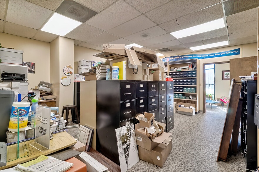 More Photos Of 1076 Sunset Blvd, West Columbia Showroom For Lease