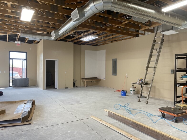 More Photos Of 7100 E Cave Creek Rd, Cave Creek Loft Creative Space For Sale