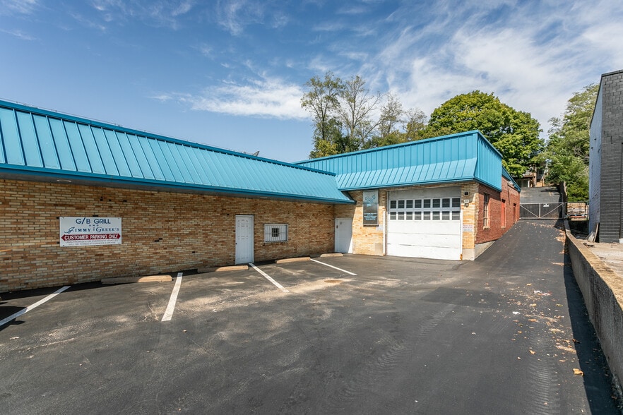 More Photos Of 1856 E Broadway, Alton General Retail For Sale