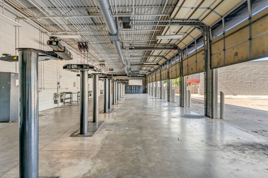 More Photos Of 211 University Drive, Fort Worth Auto Dealership For Sale