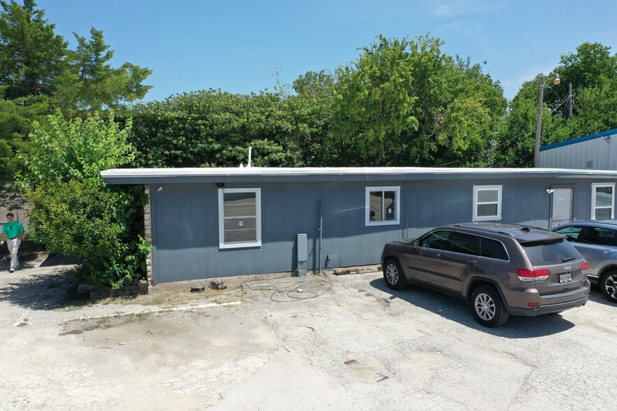 More Photos Of 1605 Century St, Pflugerville Manufacturing For Lease