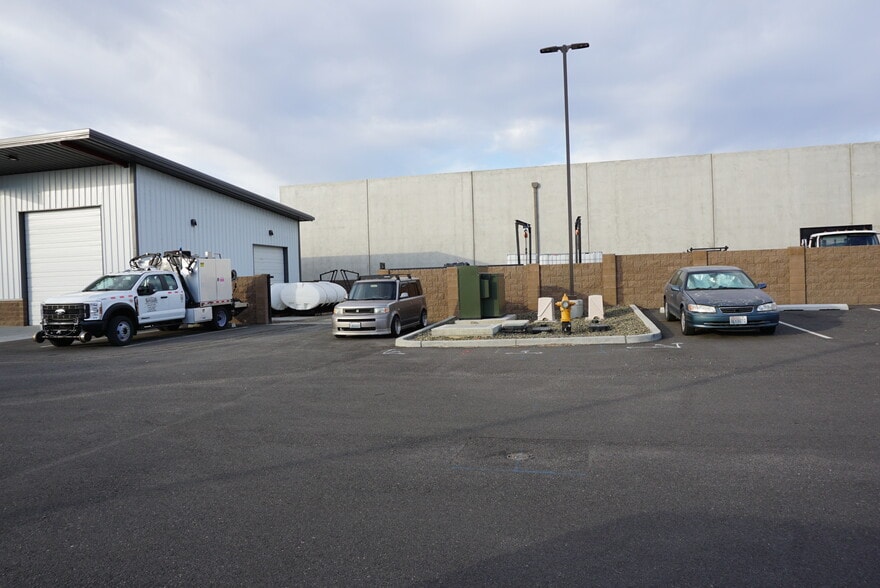 More Photos Of 3005 Rainier Pl, Pasco Warehouse For Lease