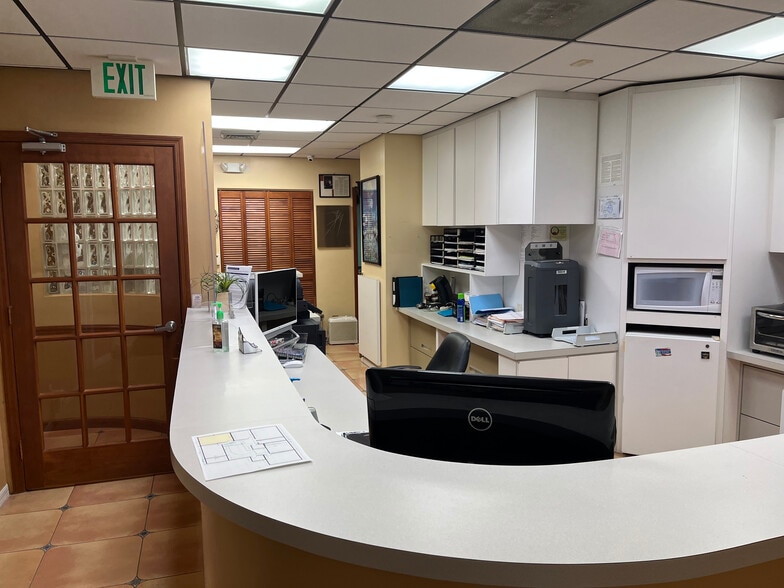 More Photos Of 7800 W Oakland Park Blvd, Sunrise Medical For Lease