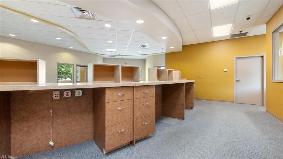 More Photos Of 61246 Southgate Rd, Cambridge Medical For Sale