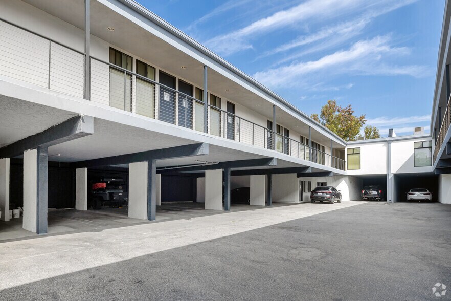 More Photos Of 1510-1512 11th St, Santa Monica Telecom Hotel Data Hosting For Lease