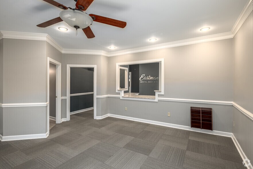 More Photos Of 501 Griffin Ave, Eastman Office For Sale
