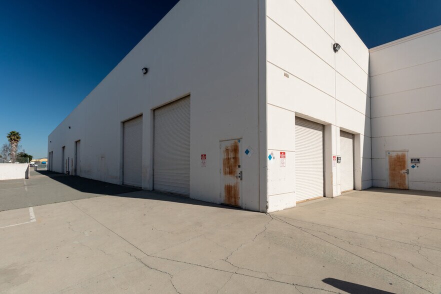 More Photos Of 8594 Siempre Viva Rd, San Diego Manufacturing For Lease