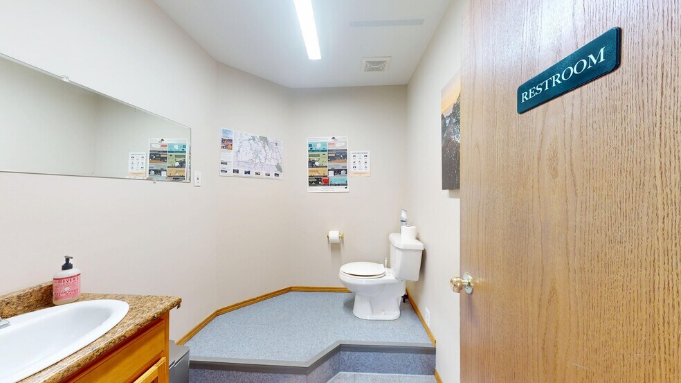 More Photos Of 800 Baker St, Cranbrook Storefront Retail Office For Sale