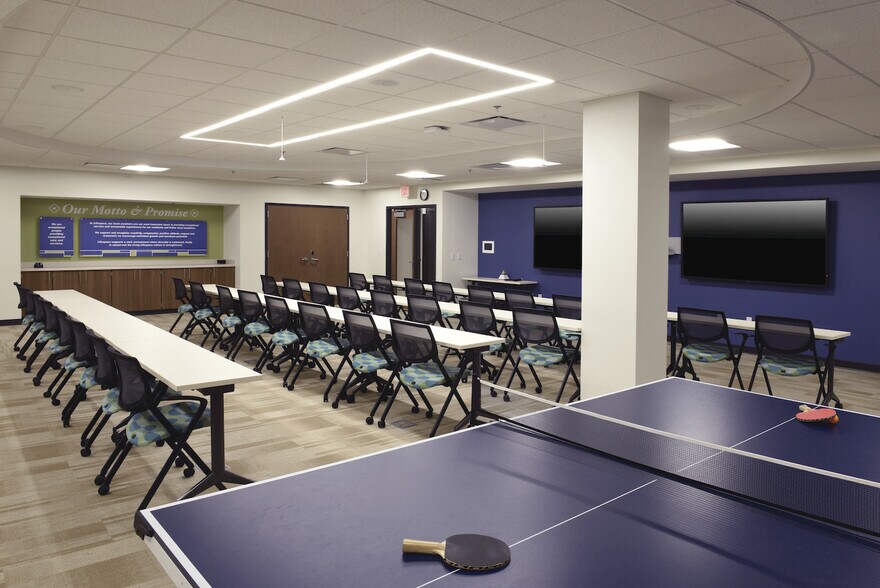 More Photos Of 4201 Corporate Dr, West Des Moines Office For Lease