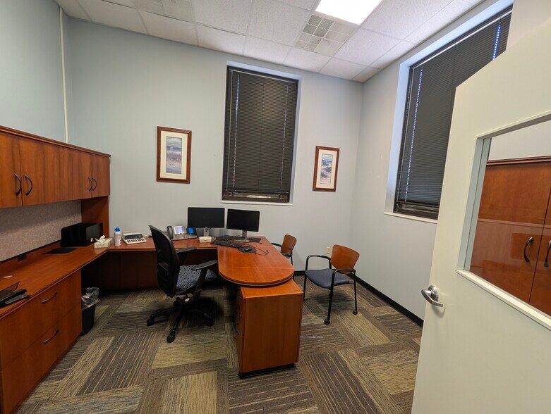 More Photos Of 30 S Mallory St, Hampton Office For Sale