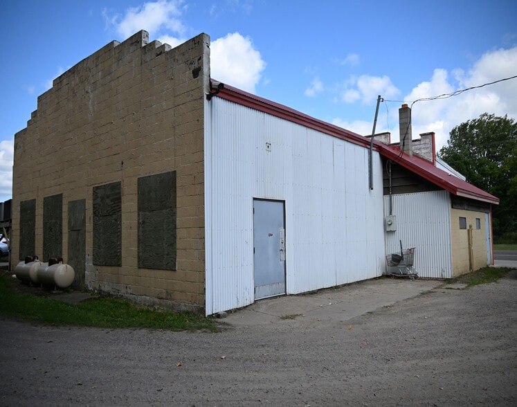 More Photos Of 2080 165th Ave, Santiago Convenience Store For Sale