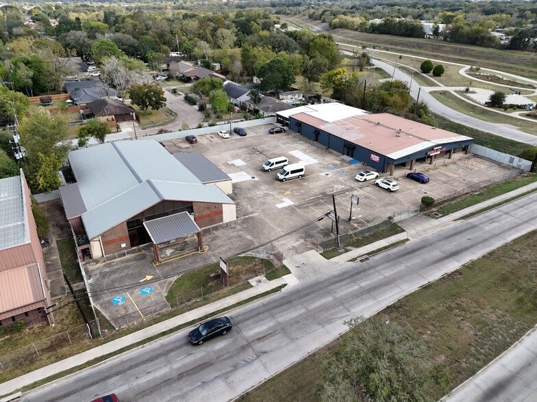 More Photos Of 14215 S Post Oak Rd, Houston Freestanding For Sale