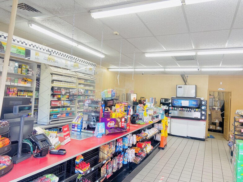 More Photos Of 1606 Shepard Ln, Intercession City Convenience Store For Sale