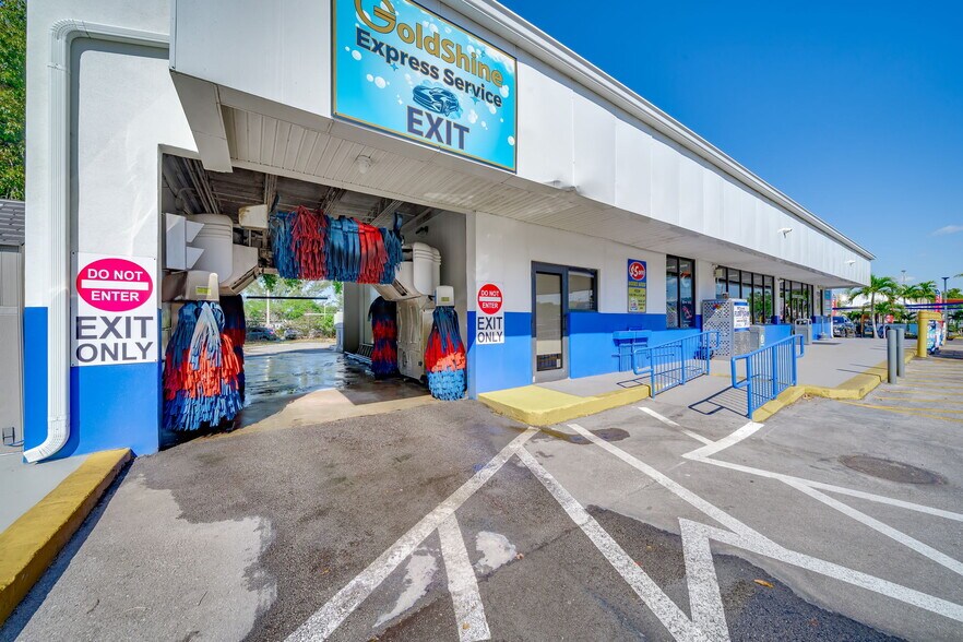 More Photos Of 8291 N University Dr, Tamarac Service Station For Sale