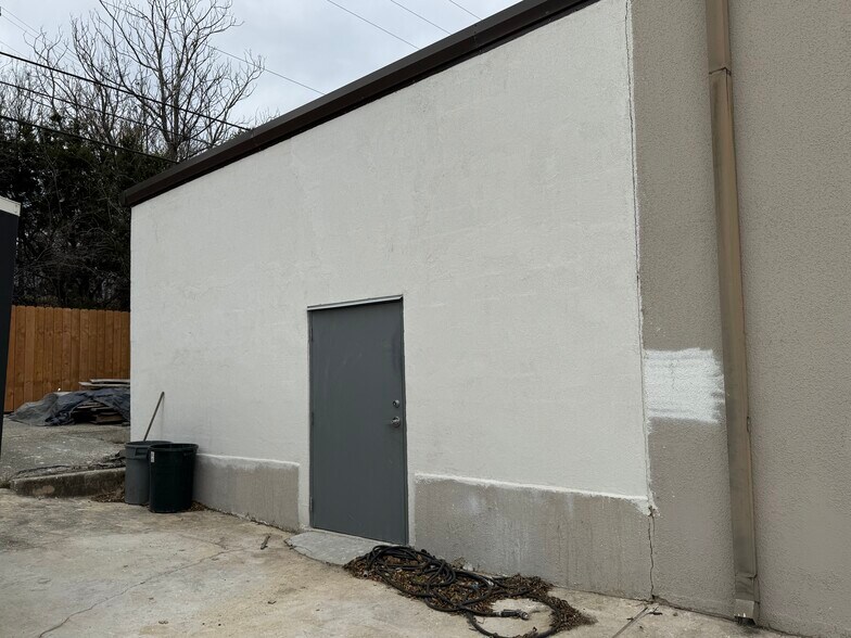 More Photos Of 16131 College Oak Dr, San Antonio Warehouse For Lease