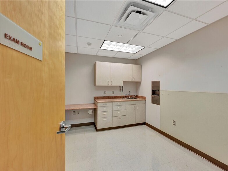 More Photos Of 700 S John Redditt Dr, Lufkin Medical For Sale