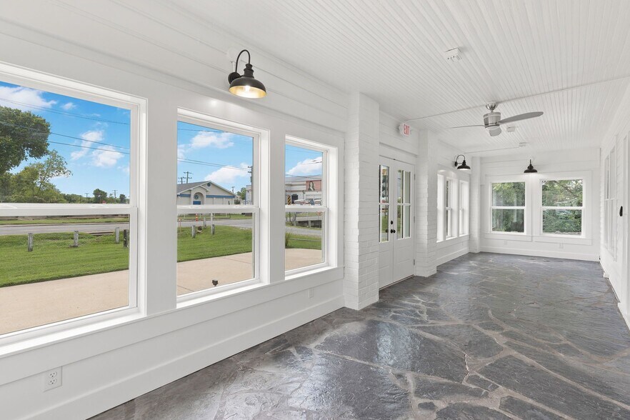 More Photos Of 157 Old Shackle Island Rd, Hendersonville Storefront Retail Office For Sale