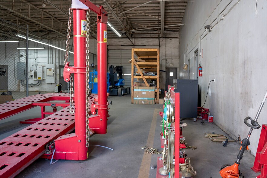 More Photos Of 4925 Avenue H, Rosenberg Warehouse For Lease