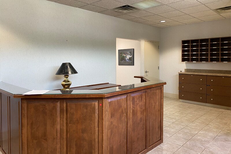 More Photos Of 411 Holmes St, Frankfort Light Distribution For Sale