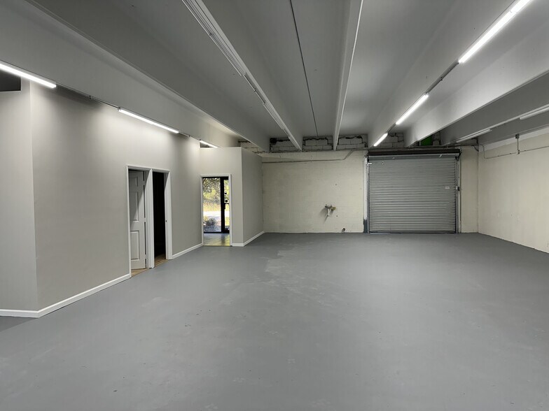 More Photos Of 325 New Neely Ferry Rd, Mauldin Warehouse For Lease