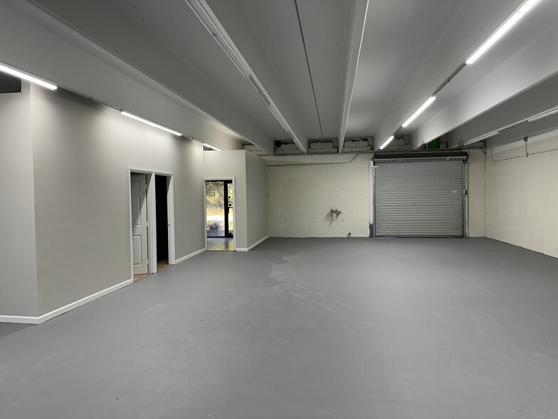 More Photos Of 325 New Neely Ferry Rd, Mauldin Warehouse For Lease