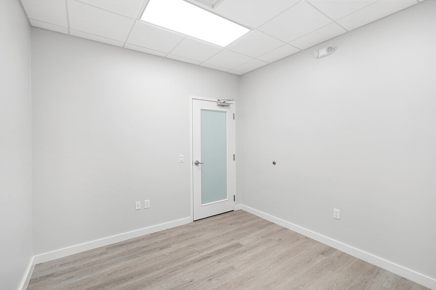 More Photos Of 550 Heights Blvd, Houston Freestanding For Lease