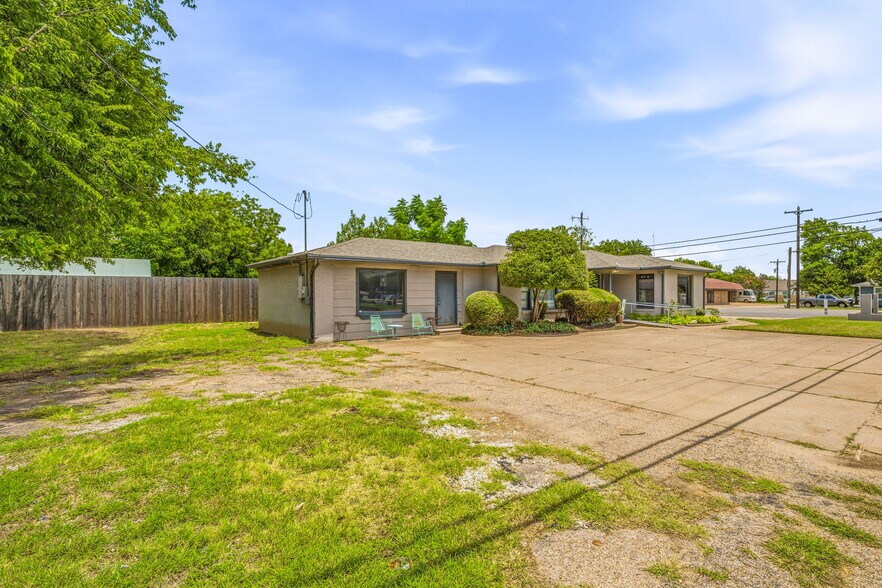 More Photos Of 416 S Morgan St, Granbury Office For Sale