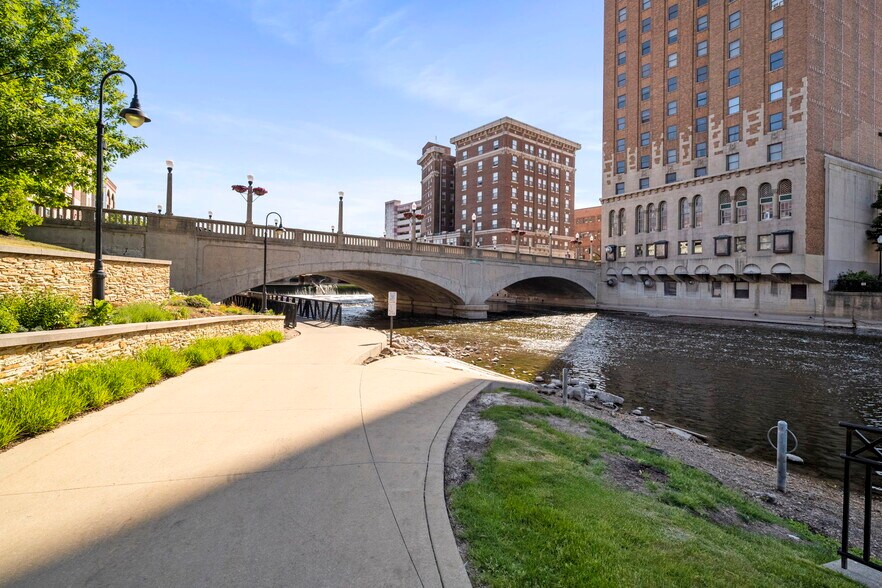 More Photos Of 31 W Downer Pl, Aurora Office For Sale