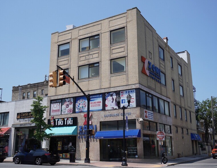 Primary Photo Of 5617-5619 Bergenline Ave, West New York Office For Lease