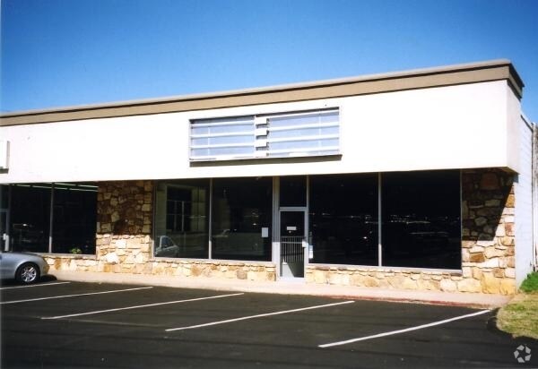 More Photos Of 9715-9727 Kingston Pike, Knoxville Freestanding For Lease