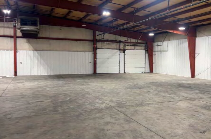 More Photos Of 4008 Borman Dr, Batavia Warehouse For Lease